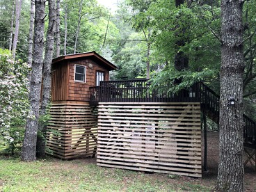 Wonderful Tree House Getaway on the Toccoa River, for Glamping in Suches, Georgia - glamping.directory