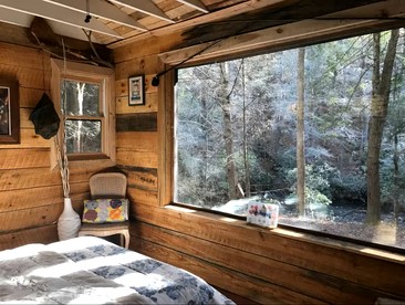 Wonderful Tree House Getaway on the Toccoa River, for Glamping in Suches, Georgia - Suches, Georgia - glamping.directory
