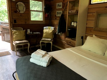 Wonderful Tree House Getaway on the Toccoa River, for Glamping in Suches, Georgia - Suches, Georgia - glamping.directory