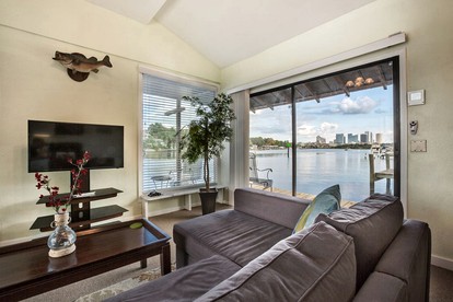 Rustic Vacation Rental with a Fabulous Deck on the Hillsborough River in Tampa, Florida - Tampa, Florida - glamping.directory