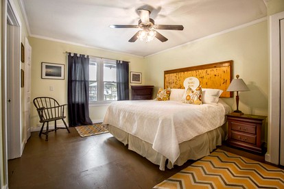 Rustic Vacation Rental with a Fabulous Deck on the Hillsborough River in Tampa, Florida - Tampa, Florida - glamping.directory