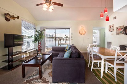 Rustic Vacation Rental with a Fabulous Deck on the Hillsborough River in Tampa, Florida - Tampa, Florida - glamping.directory
