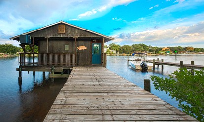 Rustic Vacation Rental with a Fabulous Deck on the Hillsborough River in Tampa, Florida - glamping.directory