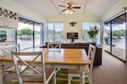 Rustic Vacation Rental with a Fabulous Deck on the Hillsborough River in Tampa, Florida - Tampa, Florida - glamping.directory