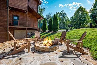 Cozy Cabin Glamping Rental in Gatlinburg, for Memorable Escapes to the Mountains - Gatlinburg, Tennessee - glamping.directory