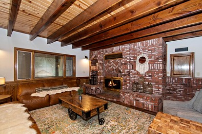 The Ultimate Nature Escape: Amazing Cabin with a Hot Tub in Big Bear Lake, California - Big Bear Lake, California - glamping.directory