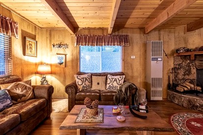 Relax in Style: Cabin with Hot Tub in Scenic Big Bear Lake, California - Big Bear Lake, California - glamping.directory