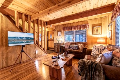 Relax in Style: Cabin with Hot Tub in Scenic Big Bear Lake, California - Big Bear Lake, California - glamping.directory