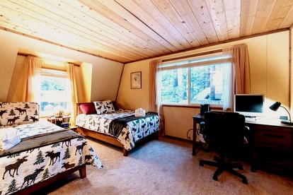 Relax in Style: Cabin with Hot Tub in Scenic Big Bear Lake, California - Big Bear Lake, California - glamping.directory