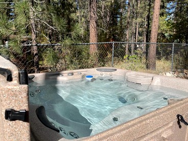 Relax in Style: Cabin with Hot Tub in Scenic Big Bear Lake, California - Big Bear Lake, California - glamping.directory