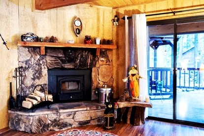 Relax in Style: Cabin with Hot Tub in Scenic Big Bear Lake, California - Big Bear Lake, California - glamping.directory