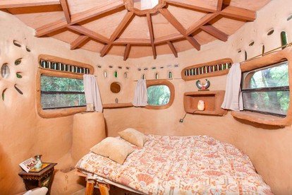 Unique Glamping Hobbit Hut at Spiritual Retreat near San Francisco, California - Geyserville, California - glamping.directory