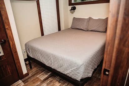 Leprechaun Lodge at The Retreat at Deer Lick Falls in Tennessee - Monteagle, Tennessee - glamping.directory