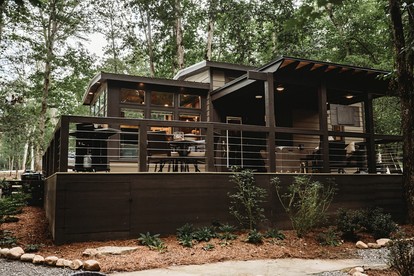 Leprechaun Lodge at The Retreat at Deer Lick Falls in Tennessee - glamping.directory