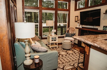Leprechaun Lodge at The Retreat at Deer Lick Falls in Tennessee - Monteagle, Tennessee - glamping.directory