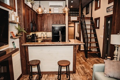 Leprechaun Lodge at The Retreat at Deer Lick Falls in Tennessee - Monteagle, Tennessee - glamping.directory
