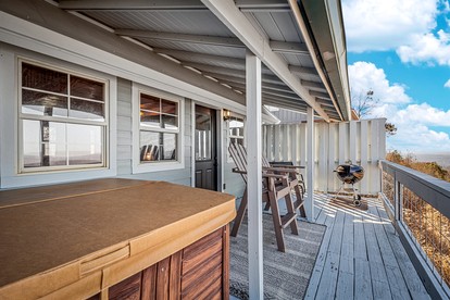 Magnific Secluded Cabin with Hot-tub in Mentone, Alabama - Mentone, Alabama - glamping.directory