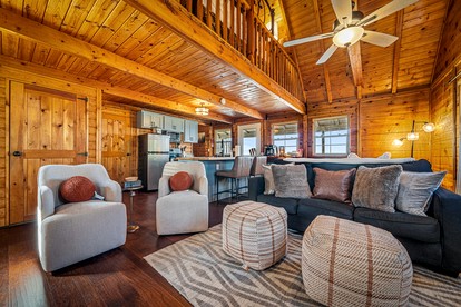 Magnific Secluded Cabin with Hot-tub in Mentone, Alabama - Mentone, Alabama - glamping.directory