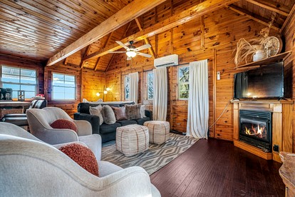 Magnific Secluded Cabin with Hot-tub in Mentone, Alabama - Mentone, Alabama - glamping.directory