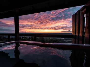 Magnific Secluded Cabin with Hot-tub in Mentone, Alabama - glamping.directory