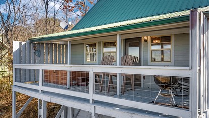Magnific Secluded Cabin with Hot-tub in Mentone, Alabama - Mentone, Alabama - glamping.directory
