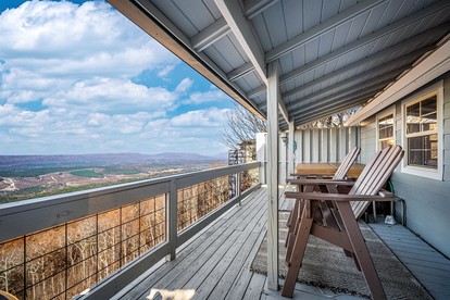 Magnific Secluded Cabin with Hot-tub in Mentone, Alabama - Mentone, Alabama - glamping.directory