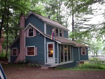 Large Vacation Rental on Arcadia Lake in Belchertown, Massachusetts - Belchertown, Massachusetts - glamping.directory