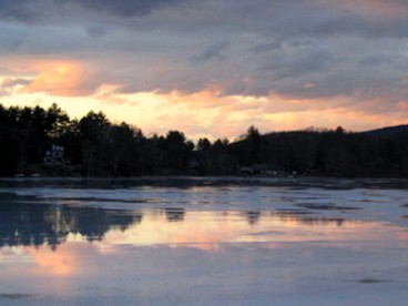 Large Vacation Rental on Arcadia Lake in Belchertown, Massachusetts - Belchertown, Massachusetts - glamping.directory