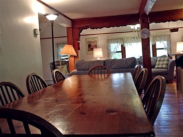 Large Vacation Rental on Arcadia Lake in Belchertown, Massachusetts - Belchertown, Massachusetts - glamping.directory