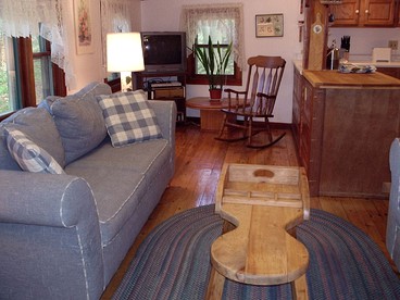 Large Vacation Rental on Arcadia Lake in Belchertown, Massachusetts - Belchertown, Massachusetts - glamping.directory