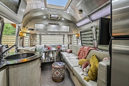 Remarkable Airstream Completely Equipped with Private Patio in Tennessee - Sevierville, Tennessee - glamping.directory