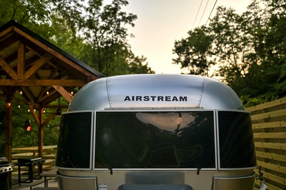 Remarkable Airstream Completely Equipped with Private Patio in Tennessee - Sevierville, Tennessee - glamping.directory