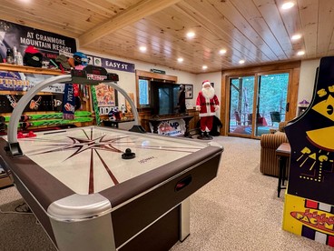 Splendid Cabin Retreat with Game Room, Gym and Spa in New Hampshire - North Conway, New Hampshire - glamping.directory
