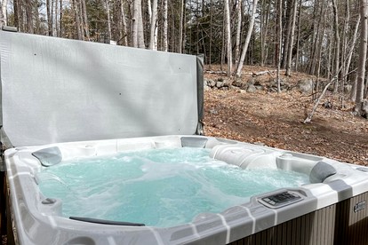 Splendid Cabin Retreat with Game Room, Gym and Spa in New Hampshire - North Conway, New Hampshire - glamping.directory