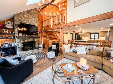 Splendid Cabin Retreat with Game Room, Gym and Spa in New Hampshire - North Conway, New Hampshire - glamping.directory