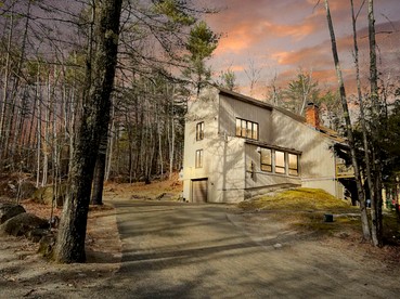 Splendid Cabin Retreat with Game Room, Gym and Spa in New Hampshire - glamping.directory