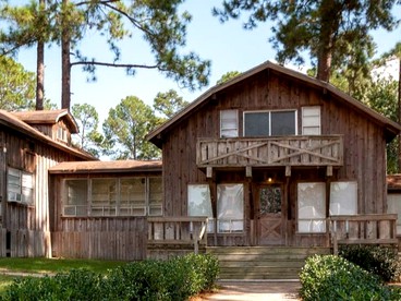 Gorgeous Log Cabin Rental near Nacogdoches for a Texas Family Vacation - Nacogdoches, Texas - glamping.directory
