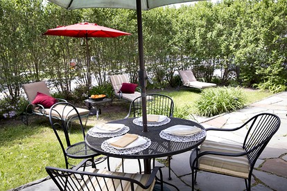 Luxury Suite Rental with Private Hot Tub in Woodstock, New York - Woodstock, New York - glamping.directory