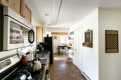 Luxury Suite Rental with Private Hot Tub in Woodstock, New York - Woodstock, New York - glamping.directory