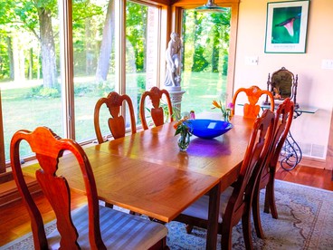 Romantic Mountain Vacation Rental with Breathtaking Views near Pittsburgh, Pennsylvania - Mill Run, Pennsylvania - glamping.directory