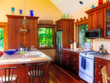 Romantic Mountain Vacation Rental with Breathtaking Views near Pittsburgh, Pennsylvania - Mill Run, Pennsylvania - glamping.directory