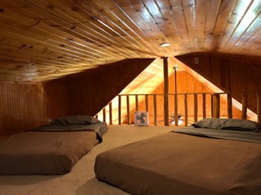 Two-Bedroom Countryside Getaway on a Rustic Retreat in Northern Missouri - Lawson, Missouri - glamping.directory