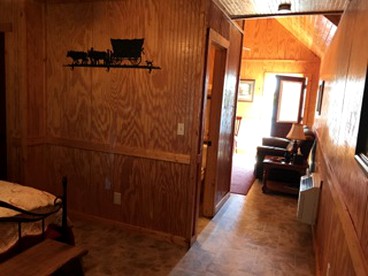 Two-Bedroom Countryside Getaway on a Rustic Retreat in Northern Missouri - Lawson, Missouri - glamping.directory