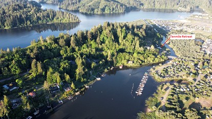 Cozy Waterfront Cottage with Hot Tub in Lakeside, Oregon - Lakeside, Oregon - glamping.directory