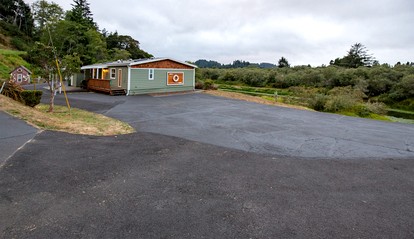 Cozy Waterfront Cottage with Hot Tub in Lakeside, Oregon - Lakeside, Oregon - glamping.directory