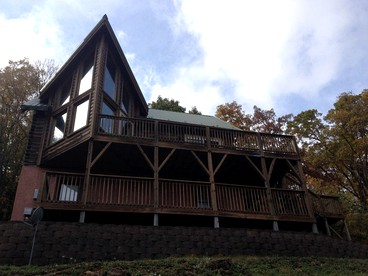Log Cabin Rental with Appalachian Mountain Views in Boone, North Carolina - glamping.directory