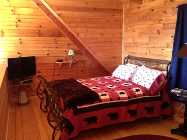 Log Cabin Rental with Appalachian Mountain Views in Boone, North Carolina - Boone, North Carolina - glamping.directory