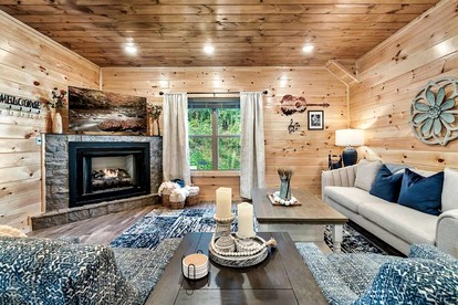 Modern Cabin Retreat with Hot Tub & Game Loft in Pigeon Force, Tennessee - Pigeon Forge, Tennessee - glamping.directory