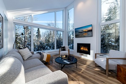 Incredible Modern Cottage with Fire Pit, Hot-tub and Foosball in Charlevoix, Michigan - Charlevoix, Michigan - glamping.directory