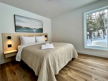 Incredible Modern Cottage with Fire Pit, Hot-tub and Foosball in Charlevoix, Michigan - Charlevoix, Michigan - glamping.directory